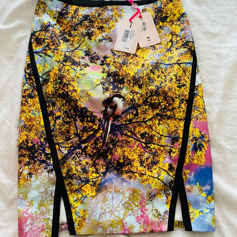 Ted Baker bird print pencil skirt. - Picture 8 of 11